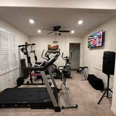 Big Furnished bedroom/bath & gym