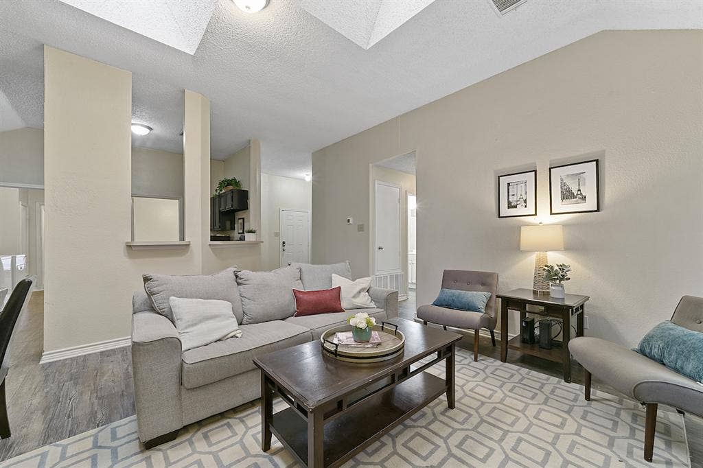 1 BR in Dallas