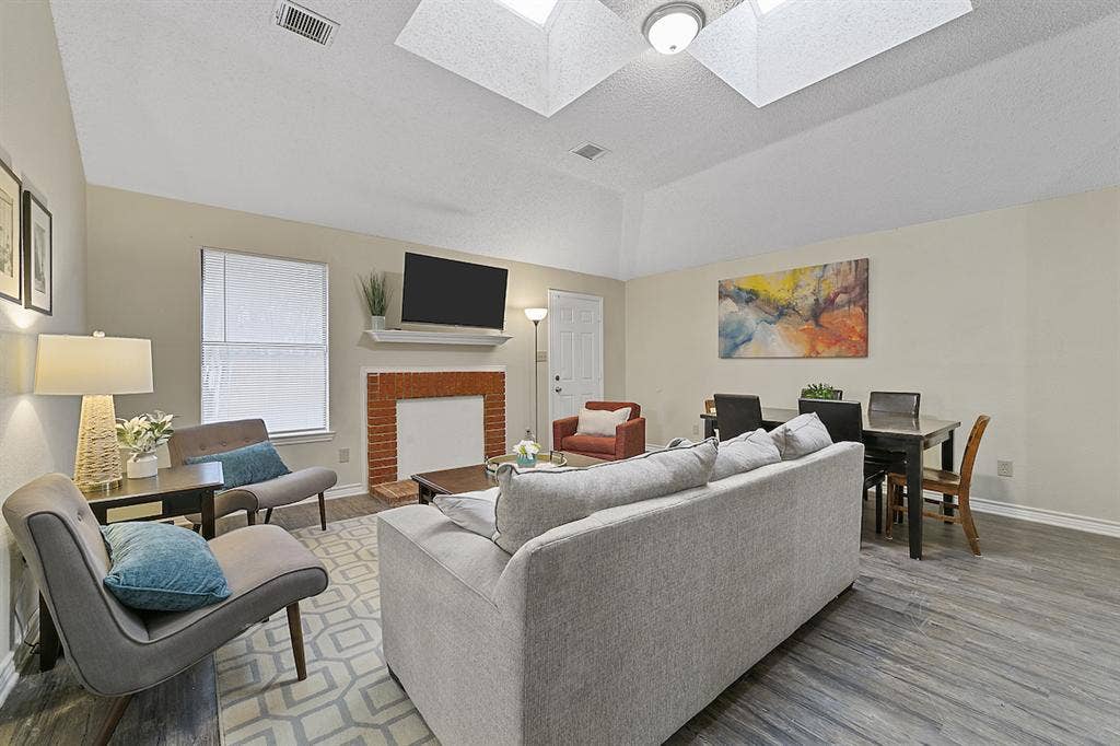 1 BR in Dallas