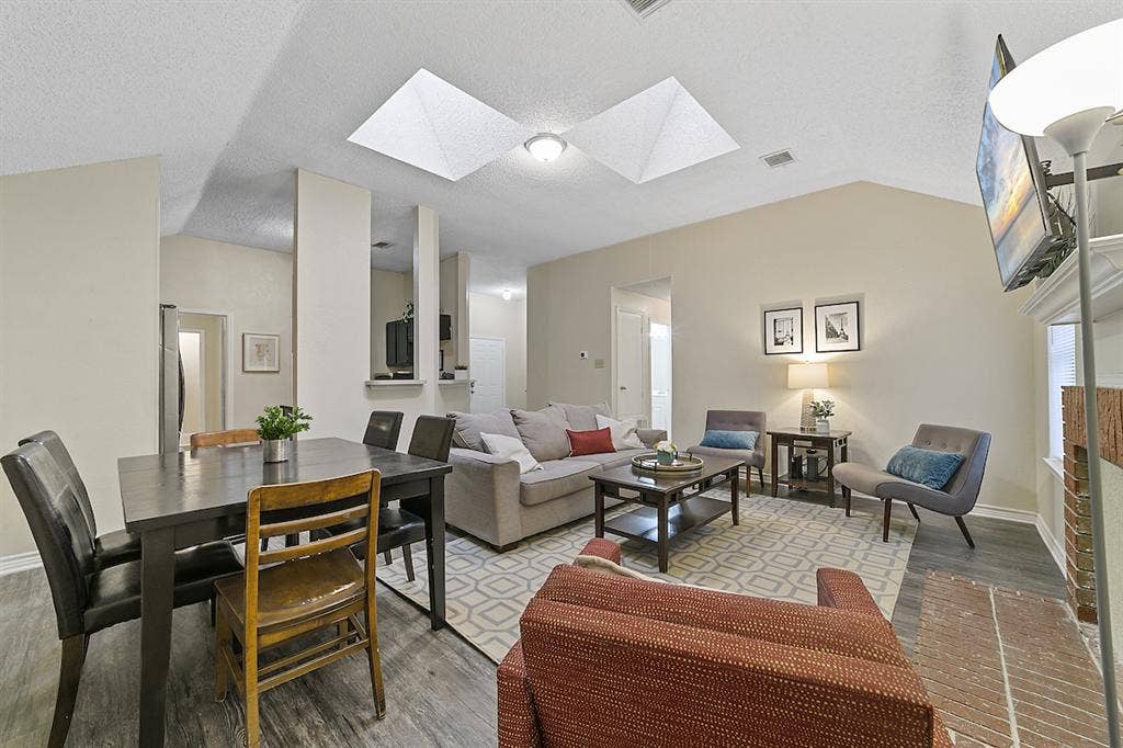 1 BR in Dallas