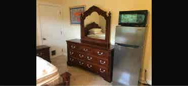 1ST MONTH --FREE RENT--