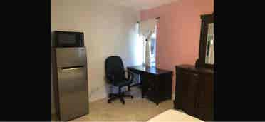 1ST MONTH --FREE RENT--