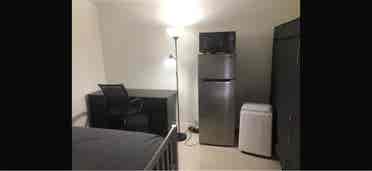1ST MONTH --FREE RENT--