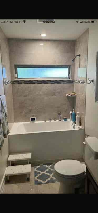 1ST MONTH --FREE RENT--