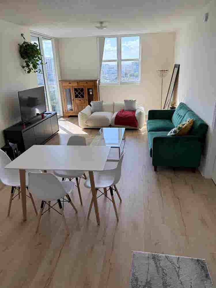 SHARED ROOM/ SHARED BATHROOM