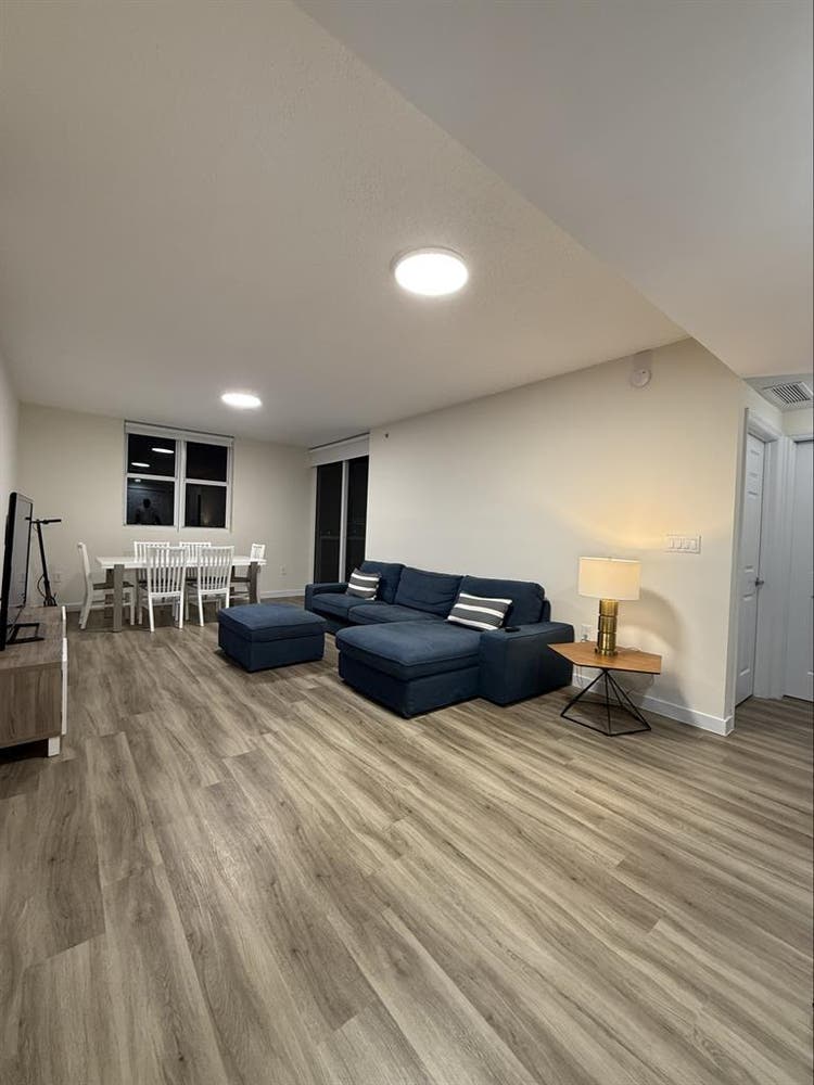 SHARED ROOM/ SHARED BATHROOM