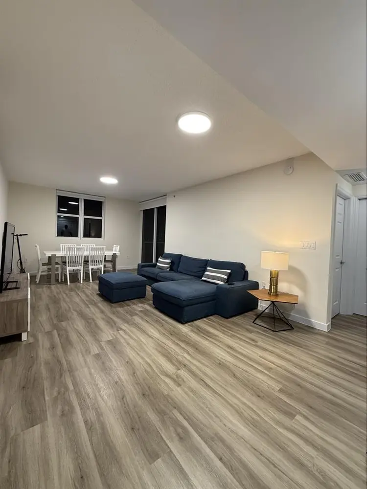 SHARED ROOM/ SHARED BATHROOM