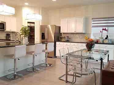Clean Room #1 w/ private bathroom