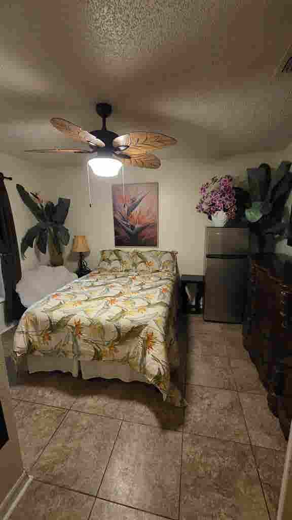 Very nice room for FEMALE ONLY.