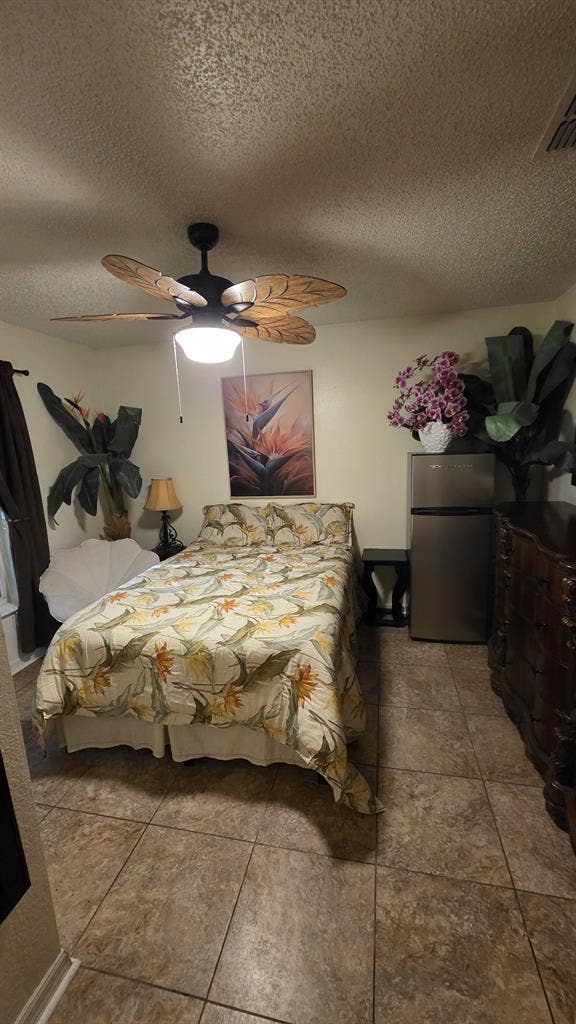 Very nice room for FEMALE ONLY.