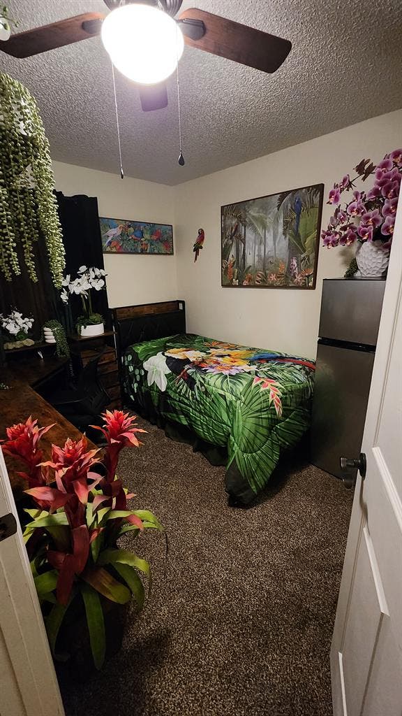 Very nice room for FEMALE ONLY.