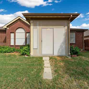 Private Bathroom King Bed - Saginaw