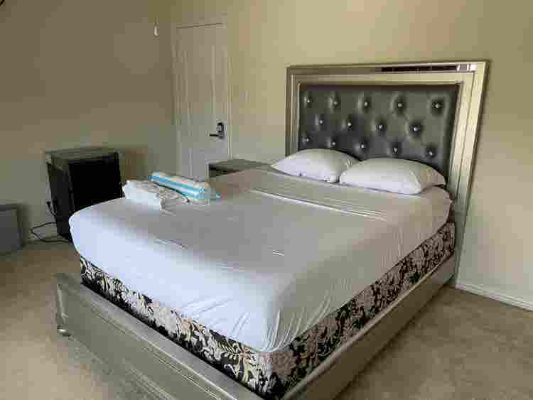 Private Bathroom King Bed -