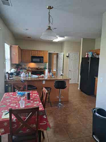 2 Rooms for rent in a 4bedrm house