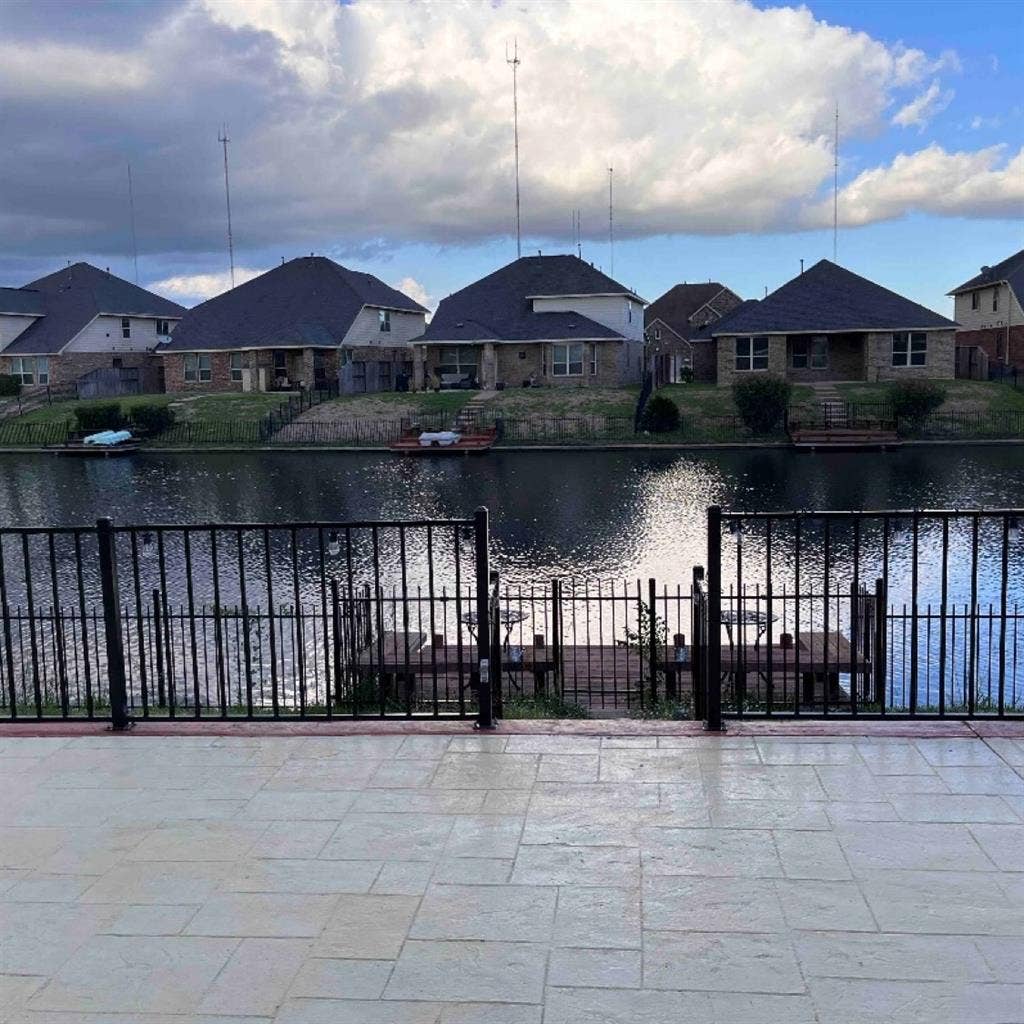 Private Room in Lakeshore Harbor