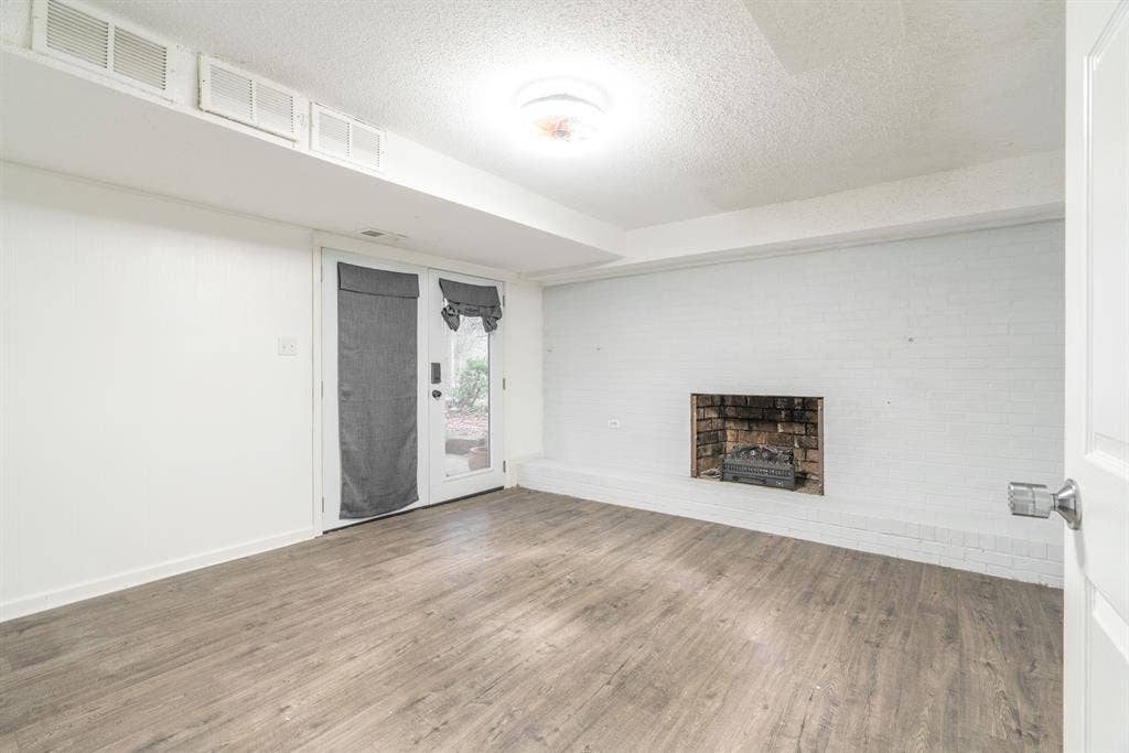 Private Entrance Room w/ Fireplace