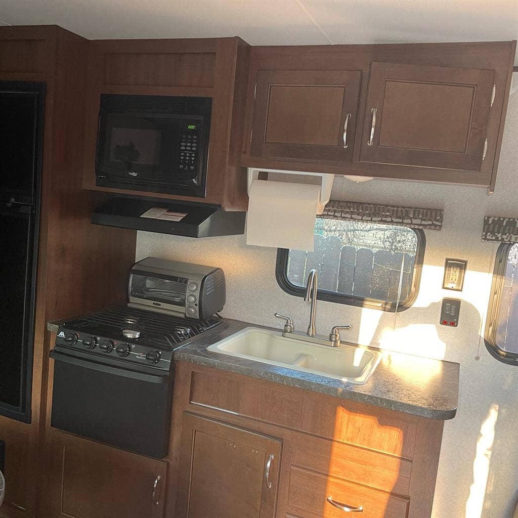 RV: All furnishings & bills paid