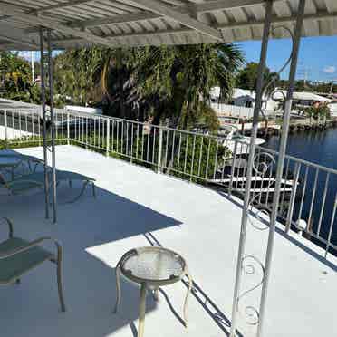 Masterbedroom
/big balcony/on 
Water