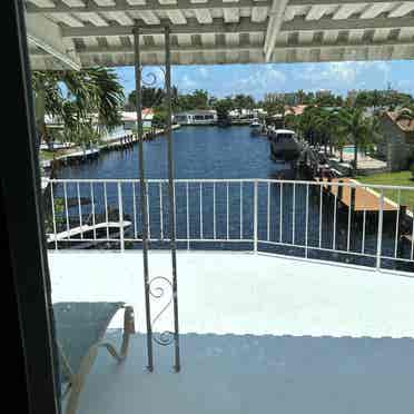 Masterbedroom/huge balcony/on 
canal