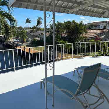 Masterbedroom
/big balcony/on 
Water