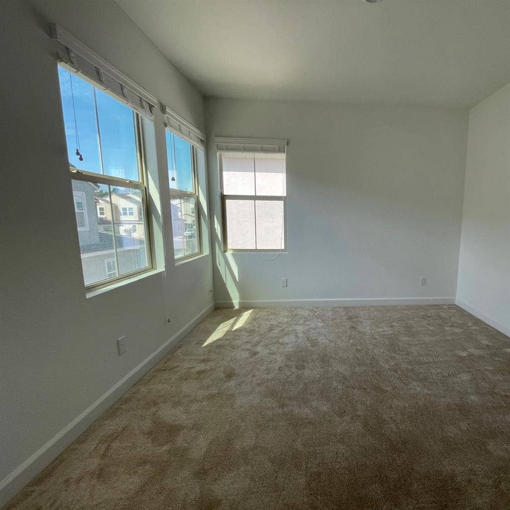 Sunny room in new clean modern home