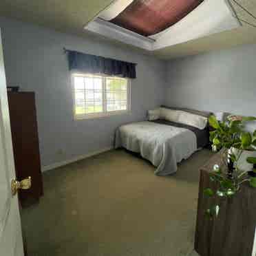 Camarillo Room for Rent