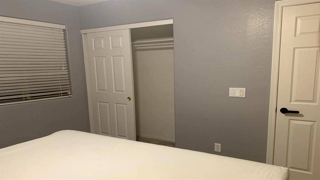 King Furn. Lg. Room, 2-Story House