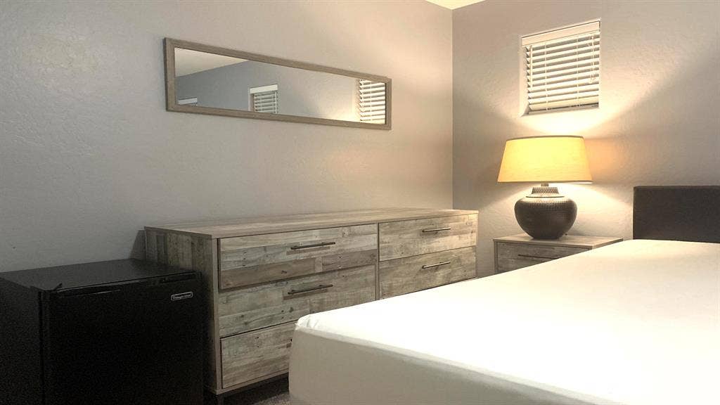 King Furn. Lg. Room, 2-Story House