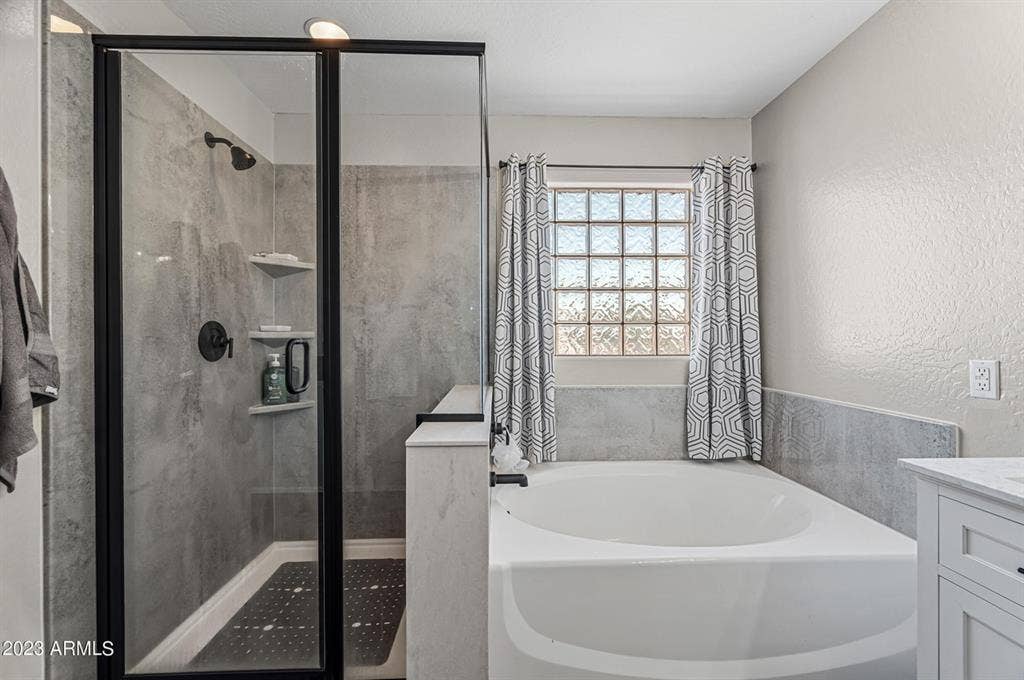 Huge Furnished Suite w/Private Bath