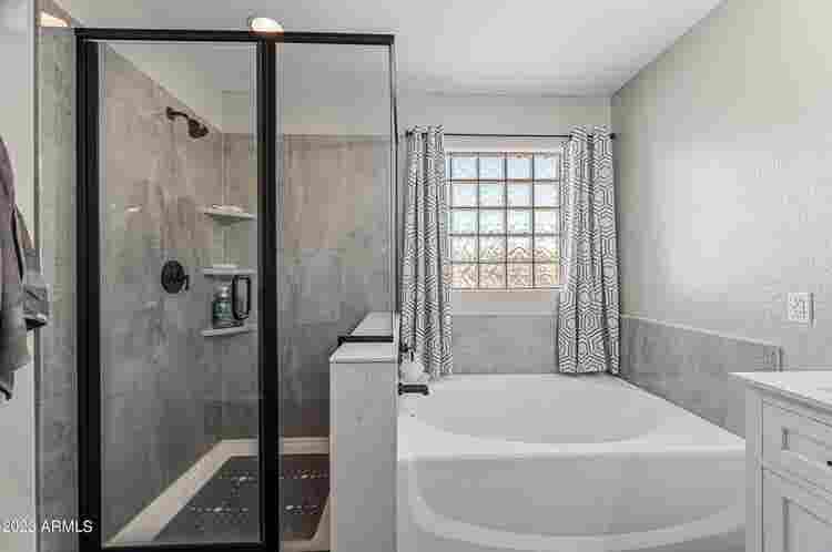 Huge Furnished Suite w/Private Bath