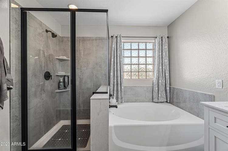 Huge Furnished Suite w/Private Bath