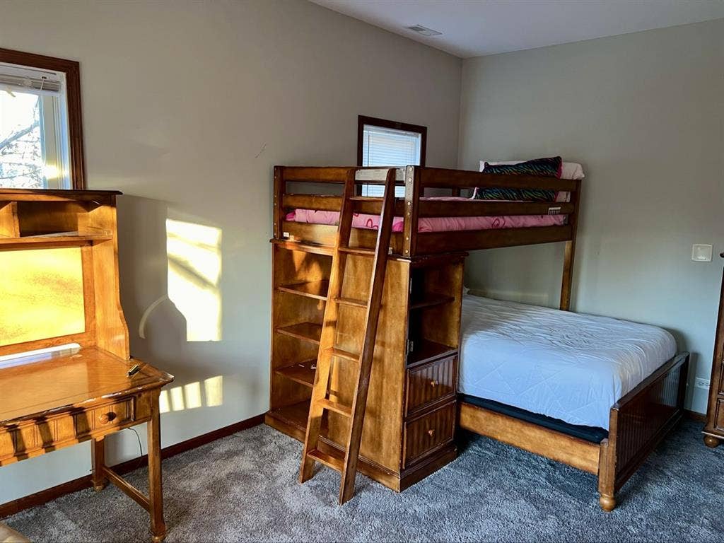 Very large bd rm walk-in closet