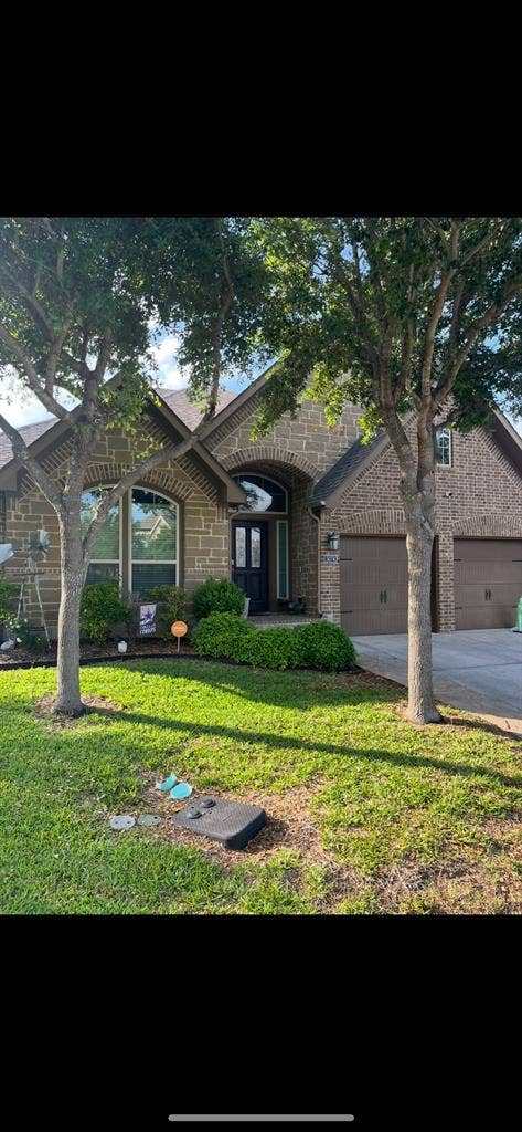 Roommate 
wanted to share house !!