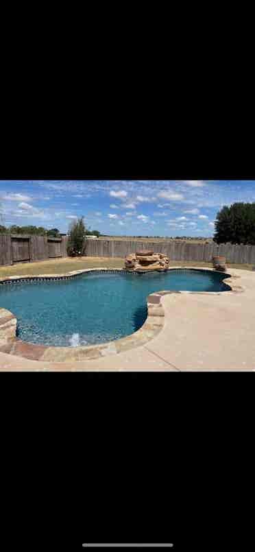 Roommate 
wanted to share house !!