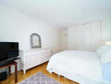 UES Spacious Bedroom for Rent