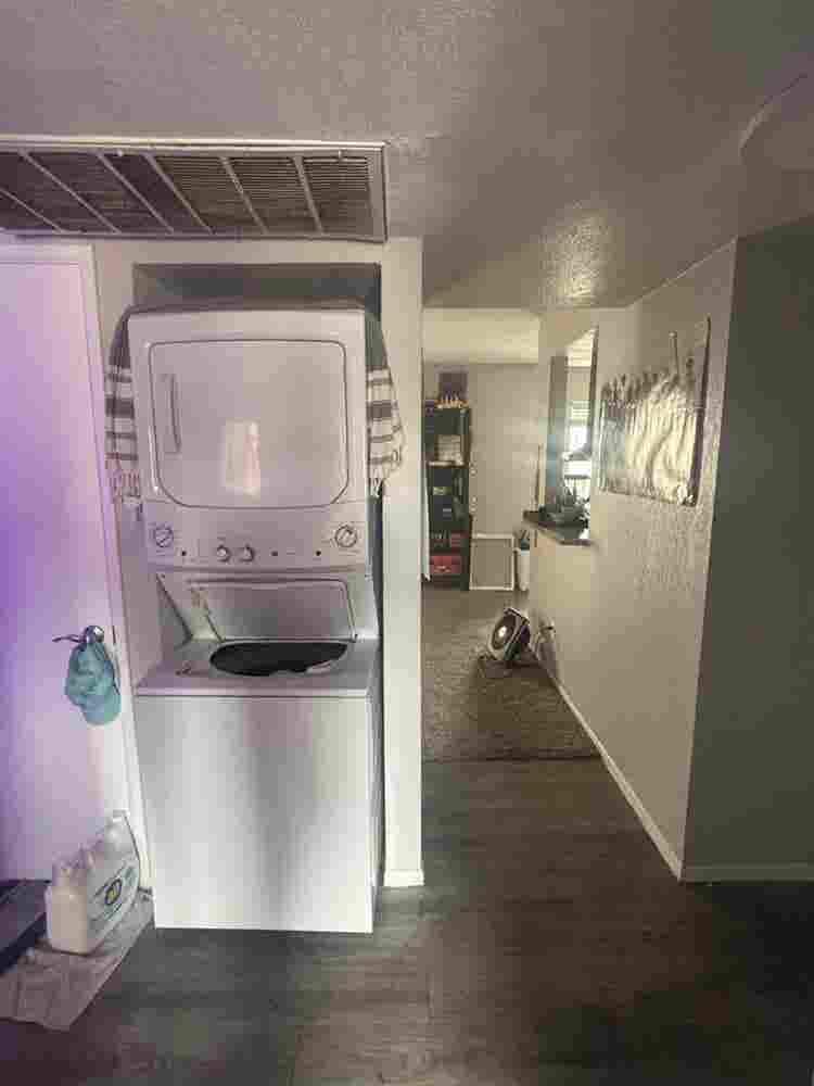 need roommate in tempe