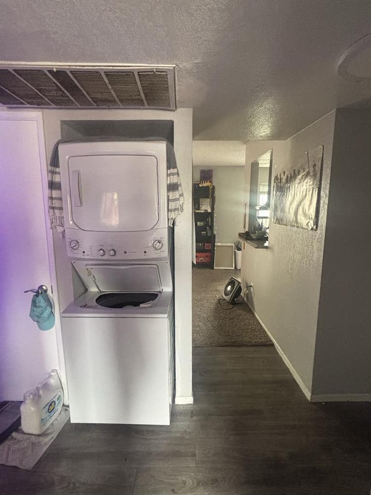need roommate in tempe