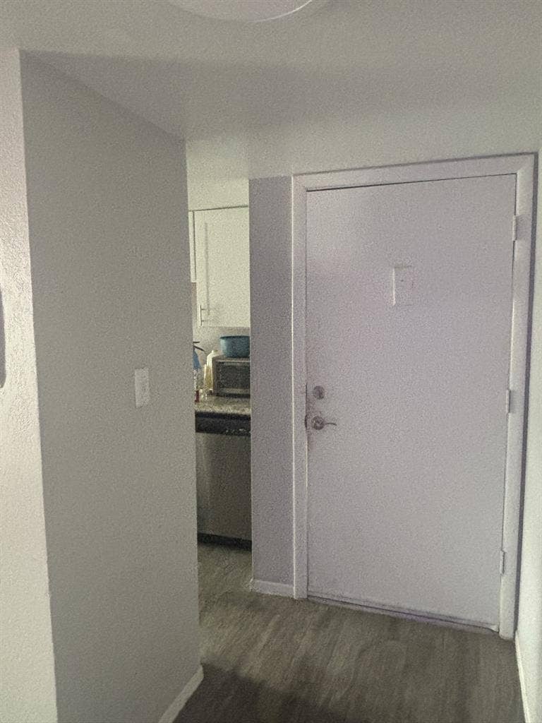 need roommate in tempe