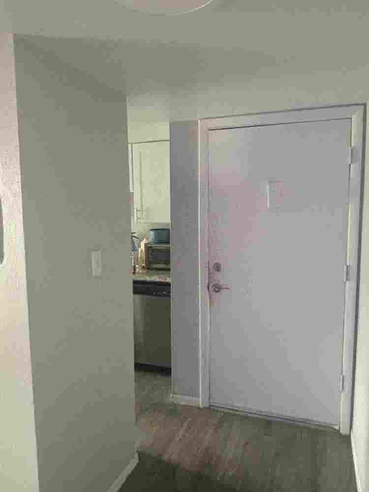 need roommate in tempe