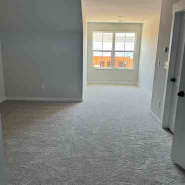 Private room with bath
 in townhome