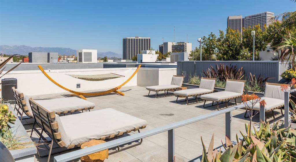 Luxury DTLA w/ Unbeatable Amenities