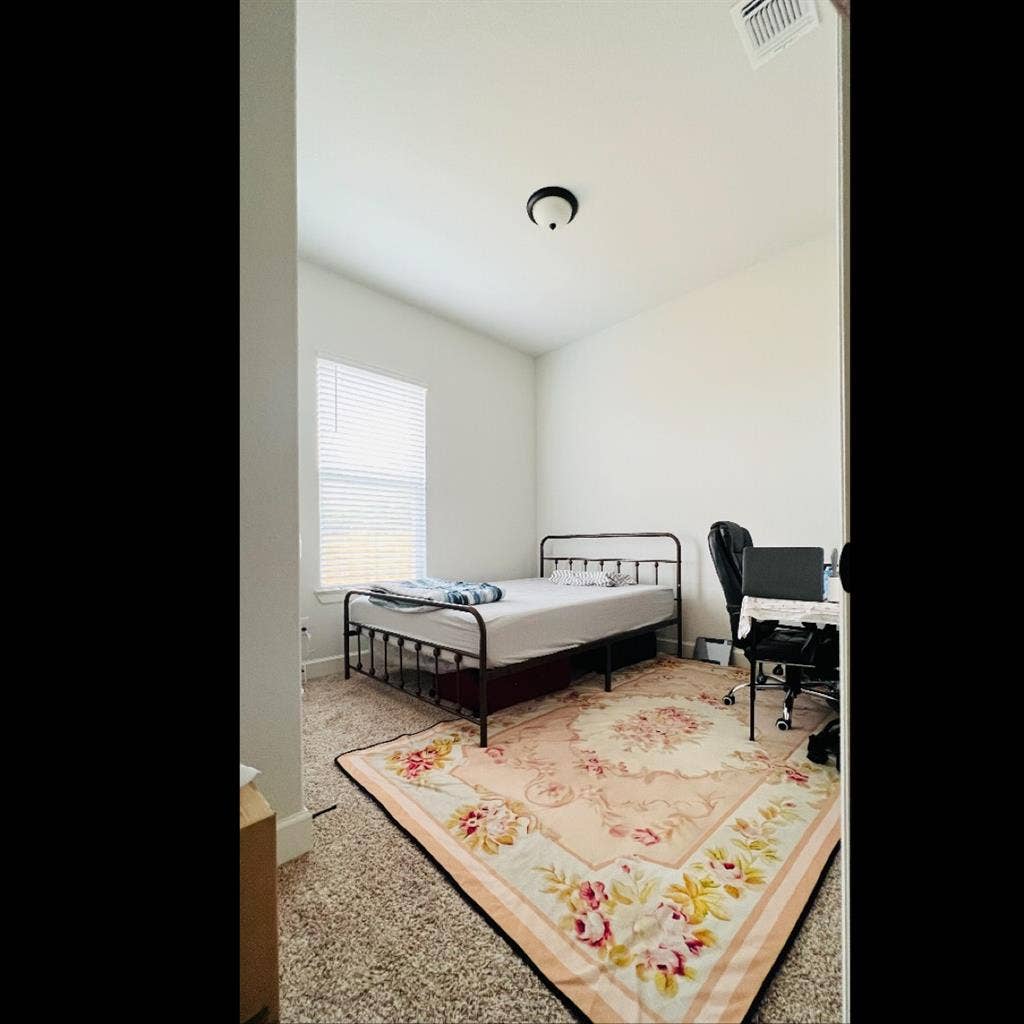 Room available in south Austin