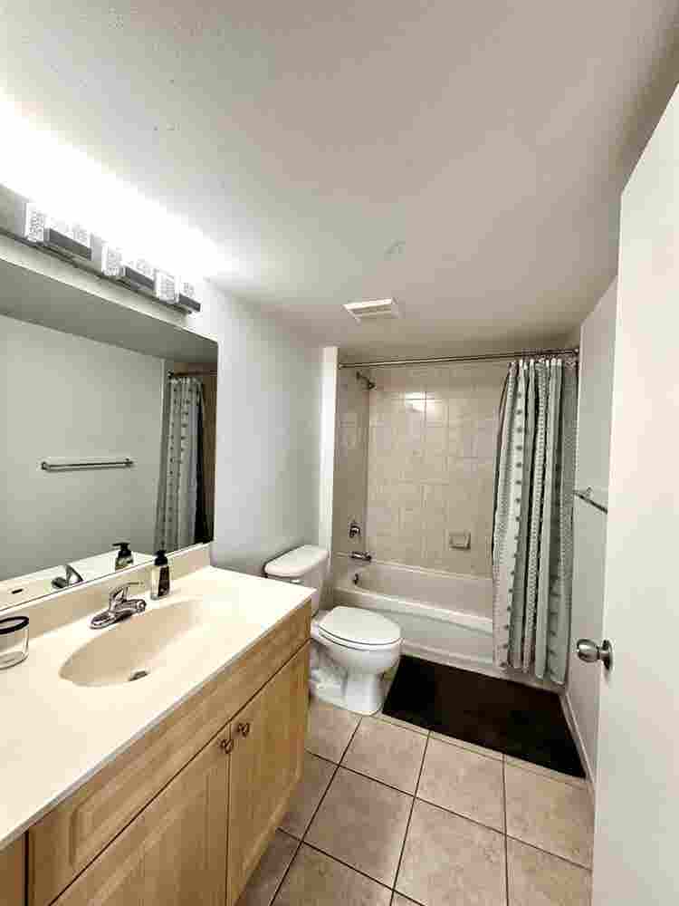 Master bedroom
with private bath