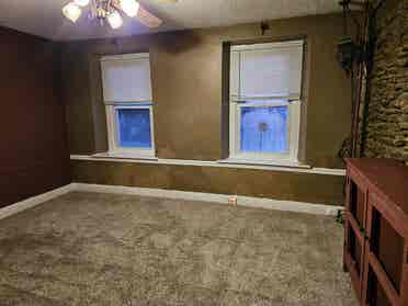 1 large room availabe in 4 rm home