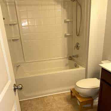 Bedroom w private bath, northlake