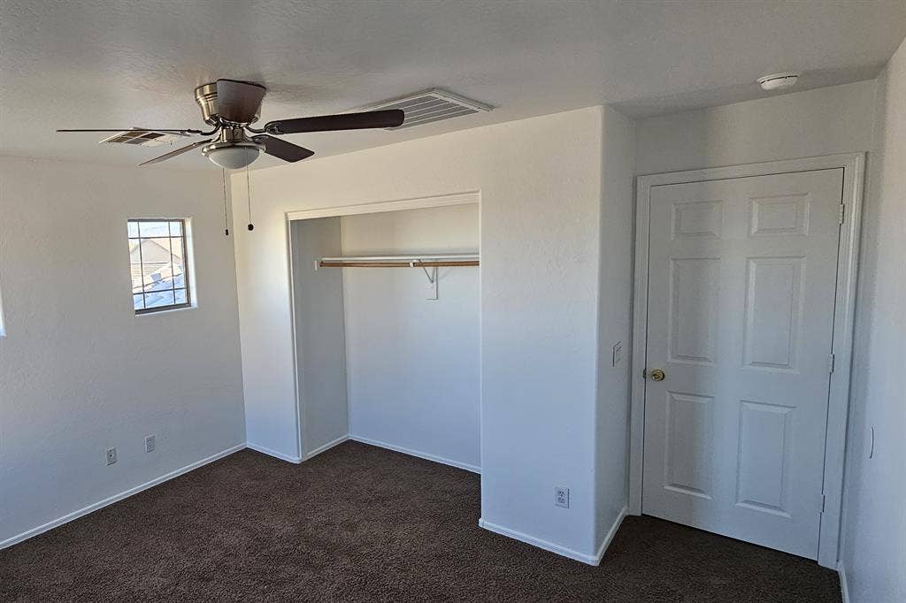 Room available near Queen Creek/STV