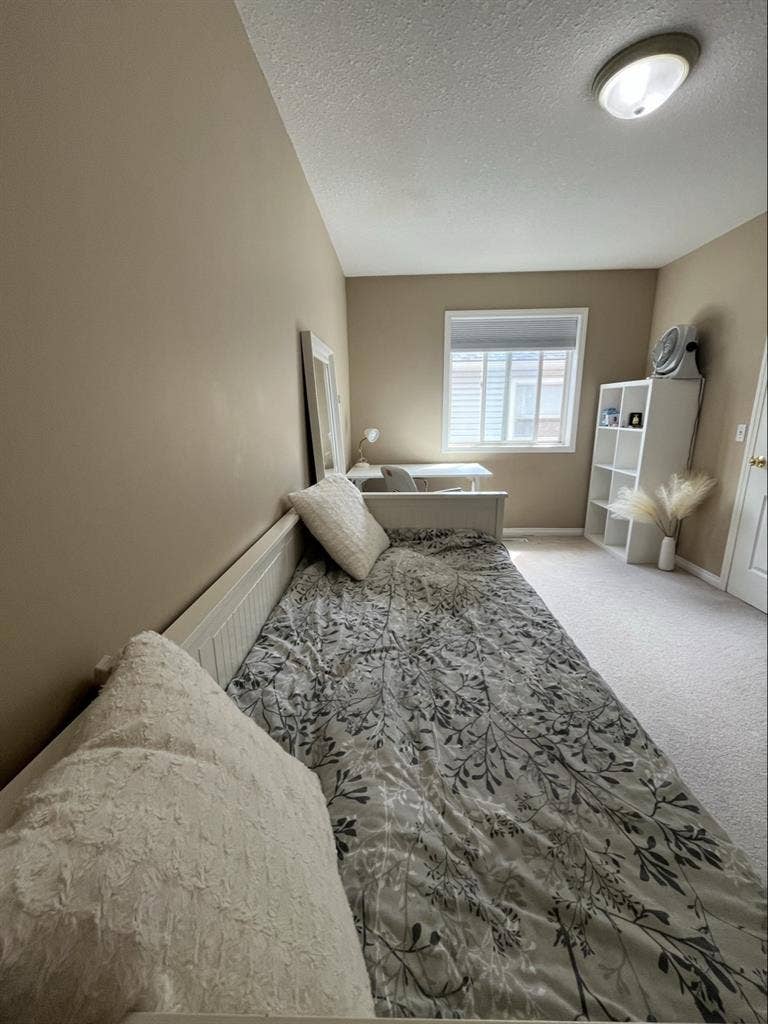 Furnished 1 bedroom in a townhouse