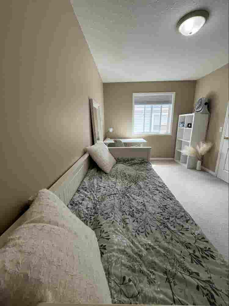 Furnished 1 bedroom in a townhouse