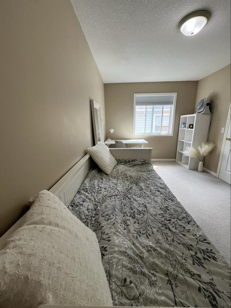 Furnished 1 bedroom in a townhouse