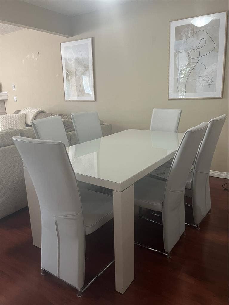 Furnished 1 bedroom in a townhouse